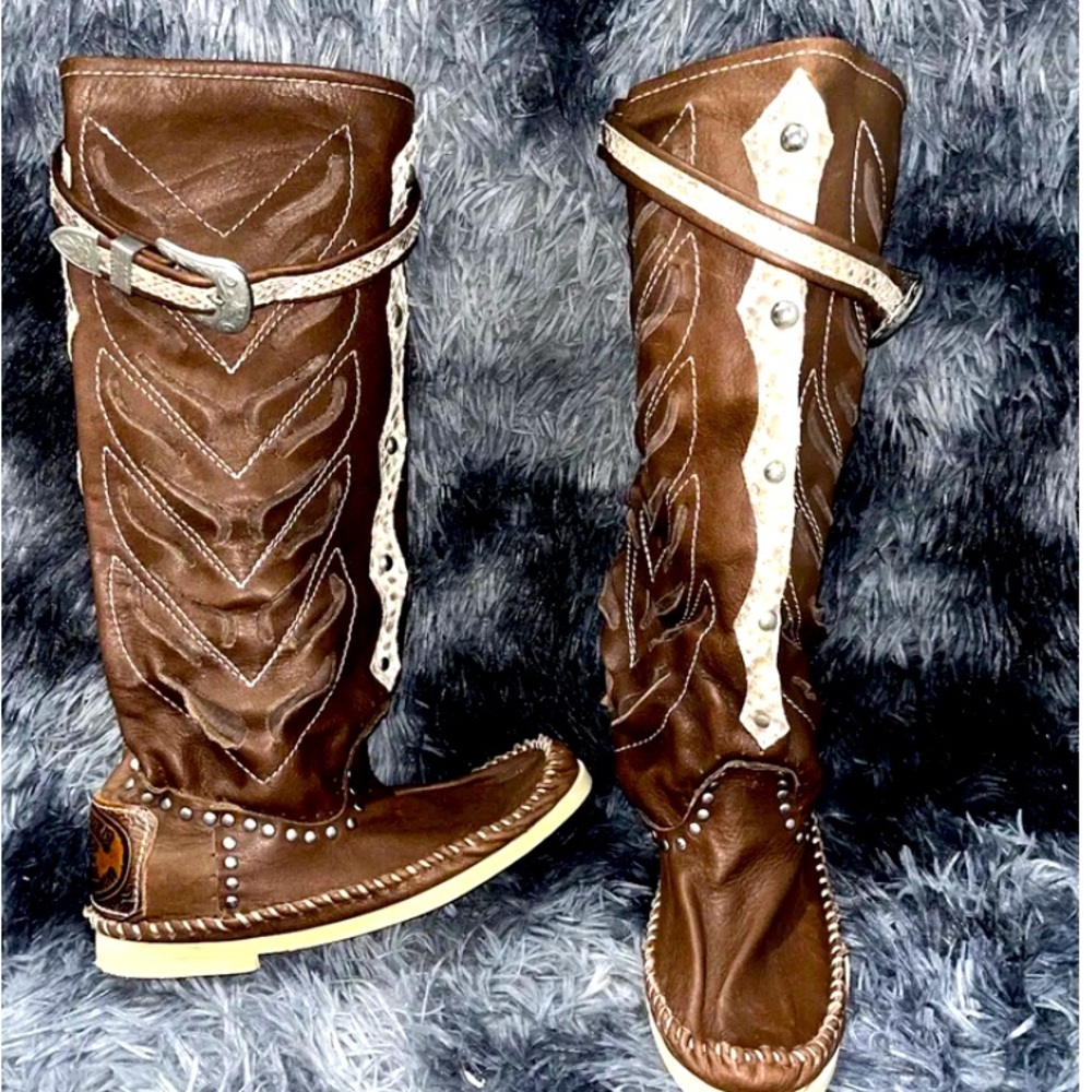 Dark brown Hector Riccione boots. Beautiful brand new without box